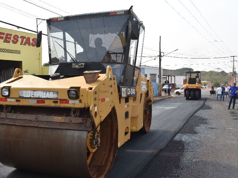 Prefeitura Municipal deu início ao recapeamento da Rua 26